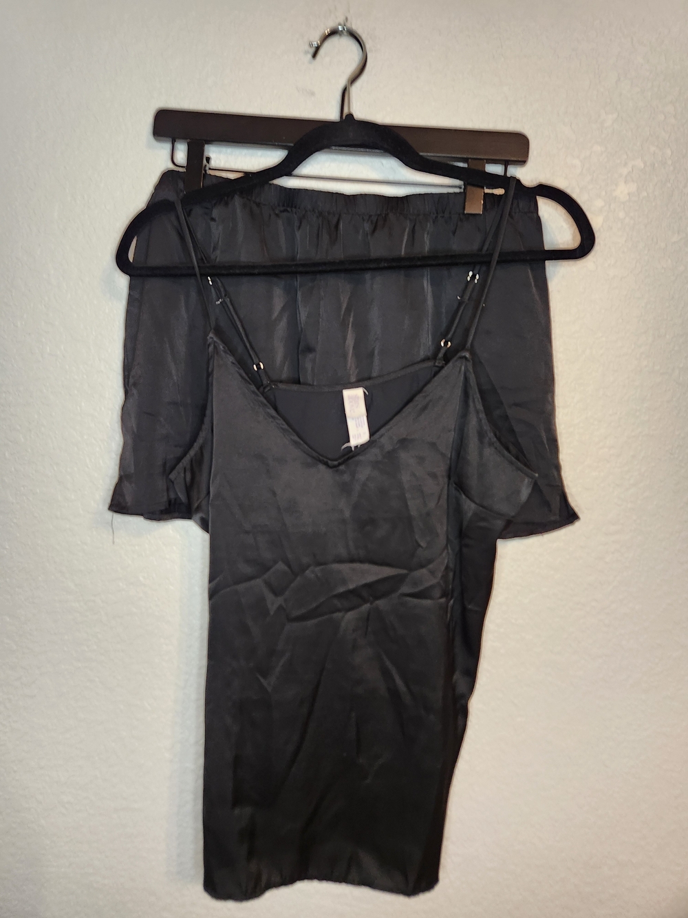 Stars above black cami pajama set top S bottoms M